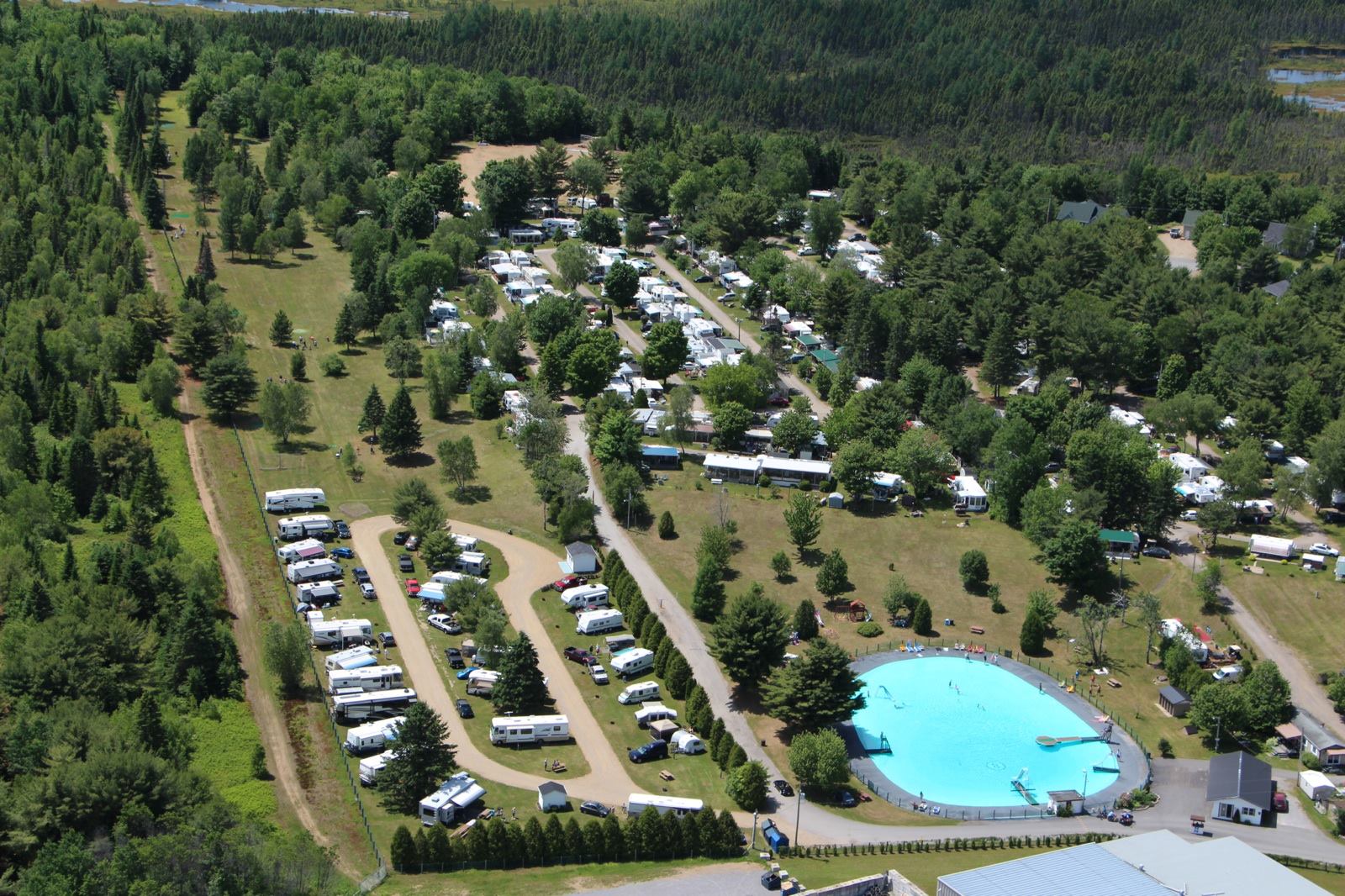 Claire Fontaine Camping photo 5