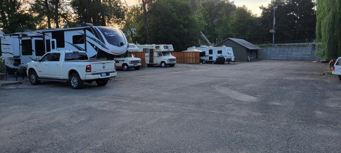 Riverside Court RV & Cabins photo 2