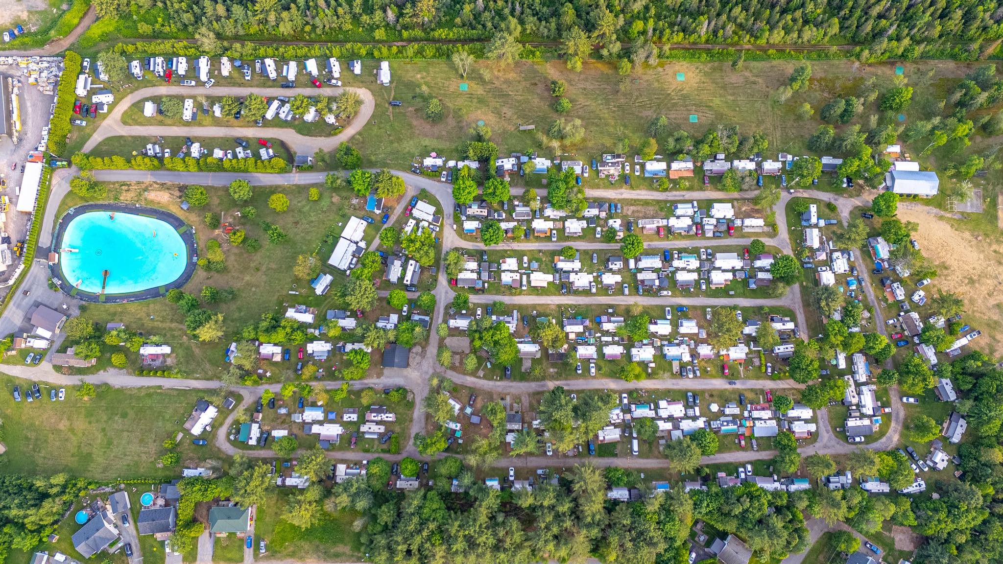 Claire Fontaine Camping photo 4