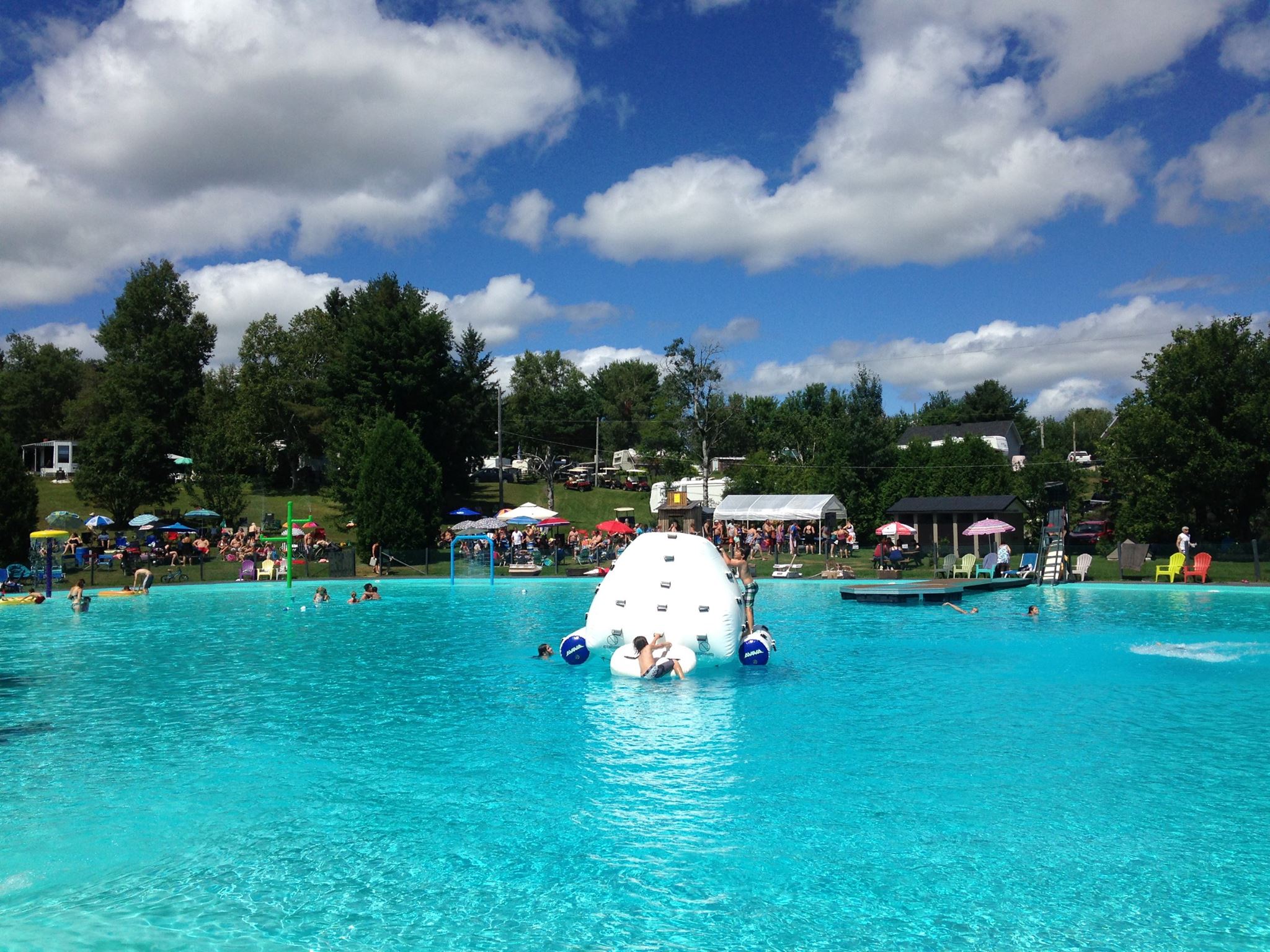 Claire Fontaine Camping photo 7