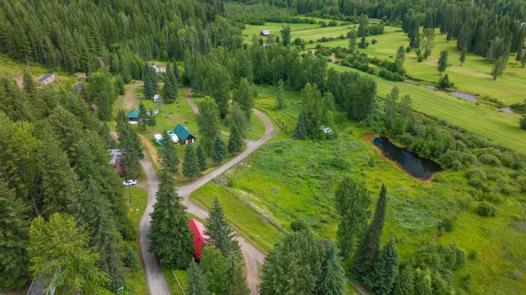 Helmcken Falls Lodge & RV Park amenities