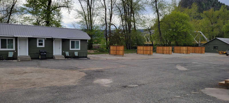 Riverside Court RV & Cabins photo 2